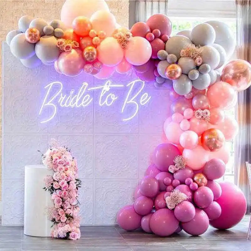 Pic Header Neon sign "Bridal to be"