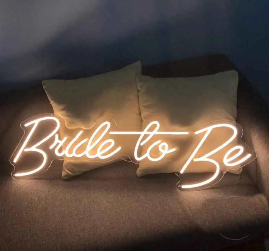 Pic Header Neon sign "Bridal to be"